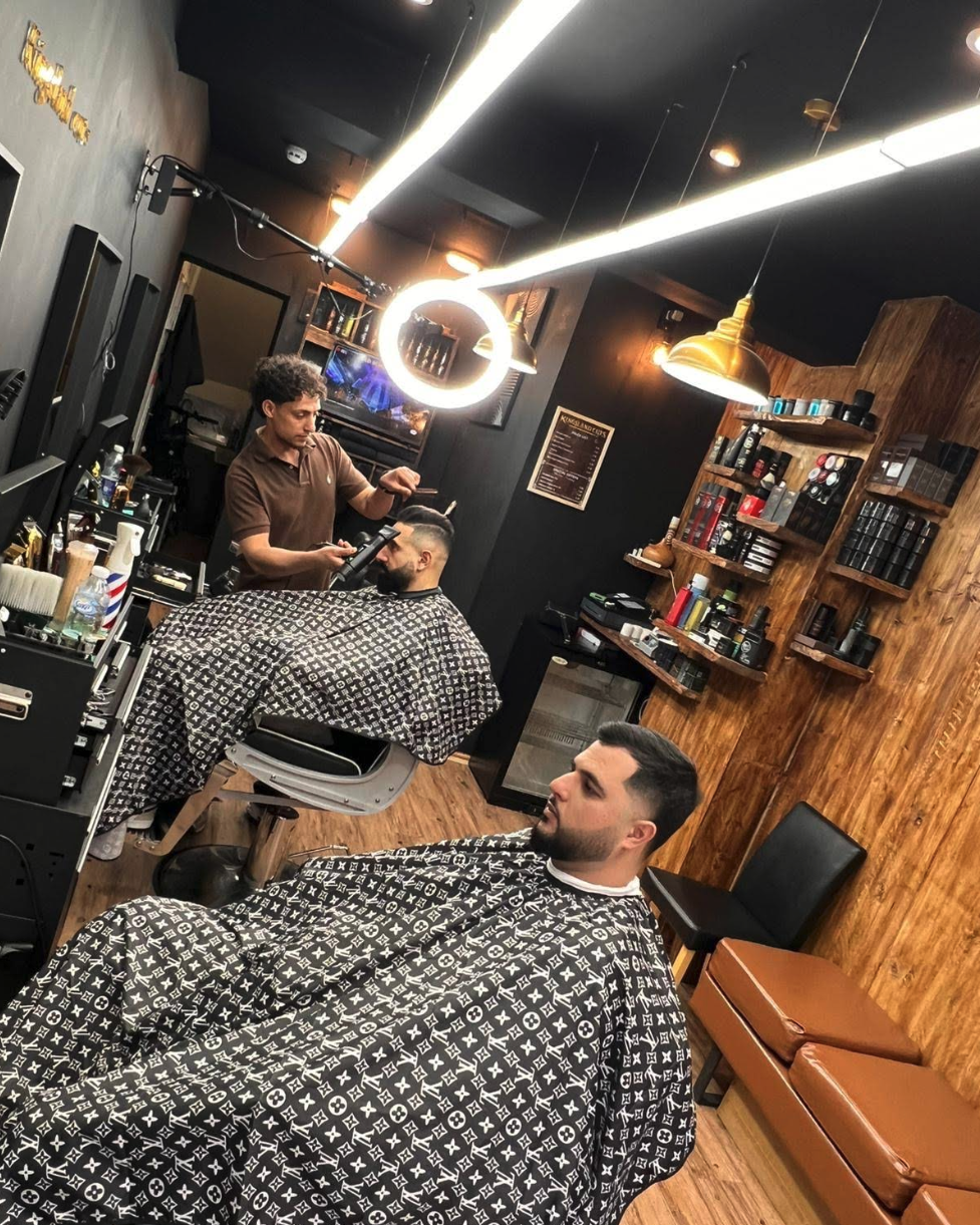 Barber at work — Kingsland Cuts